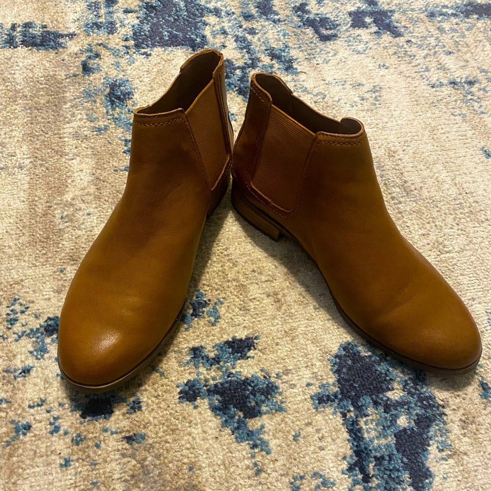 Frye Size 9 brown leather booties with a slight heel
